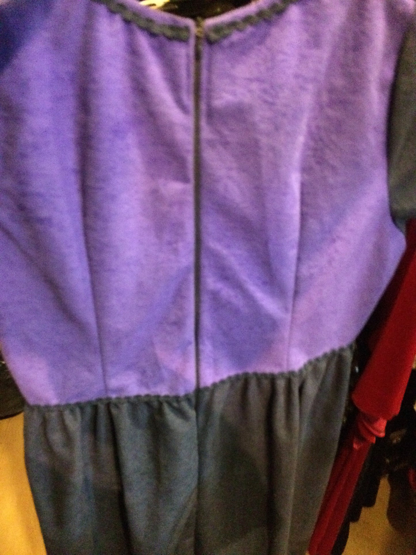 Purple mideval dress o