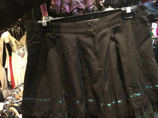 Skirt black and green